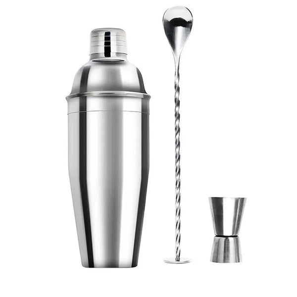 Kit cocktail 3 pièces avec shaker, cuillère de bar et doseur jigger sur fond blanc